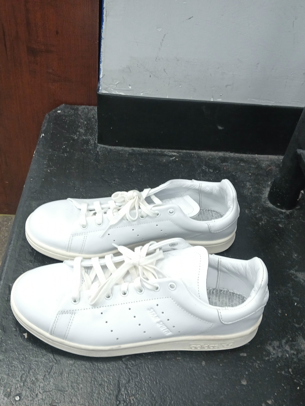 Men's Low-Top White Leather Sneakers – Clean Casual Style